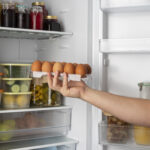 ¿Los huevos se deben refrigerar o no?